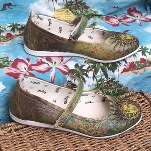 Goby Let Your Soul Free  Adjustable Vegan Canvas Mary Janes Sz 40/ 9